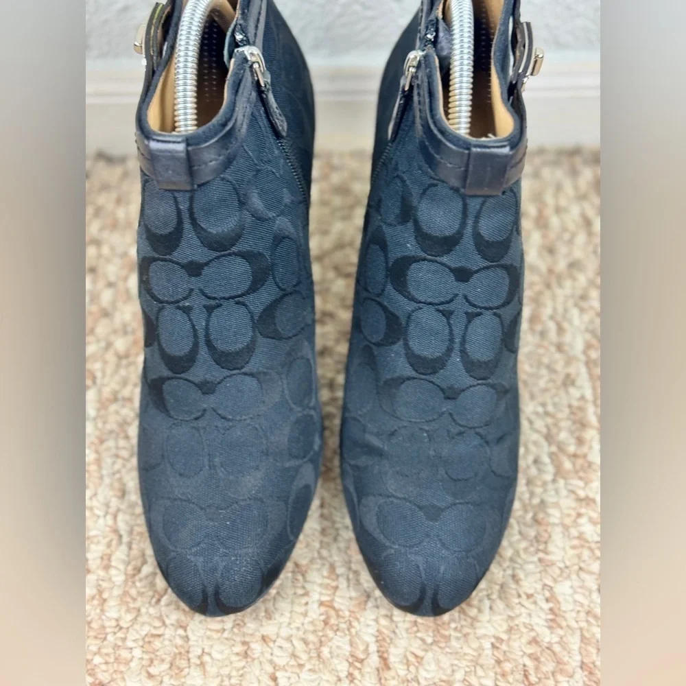 Coach boots step